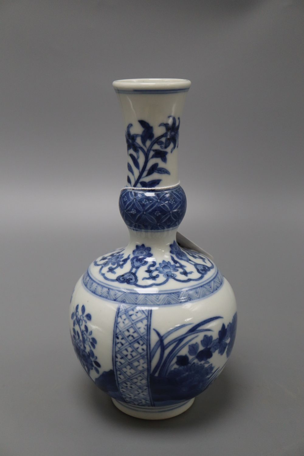 A Chinese blue and white bottle vase, height 22cm